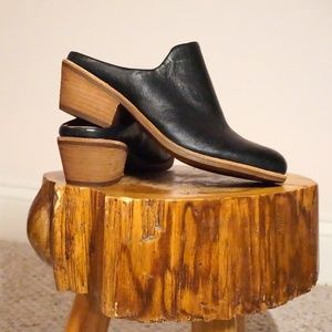 Sofft Leather Shoes/Clogs-Black